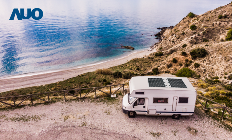 「可撓輕量化太陽光電板SunCurva」使用輕量特殊耐候型複合板取代傳統太陽能板的玻璃前板，不僅降低70%重量，每米平方僅3Kg；具有抗衝擊性能及通過電磁相容性測試，可應用於交通運輸工具，如露營車、遊艇等